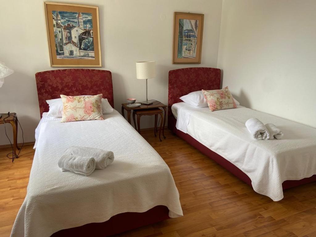 Apartment In Maslinica 70M From The Sea Екстериор снимка