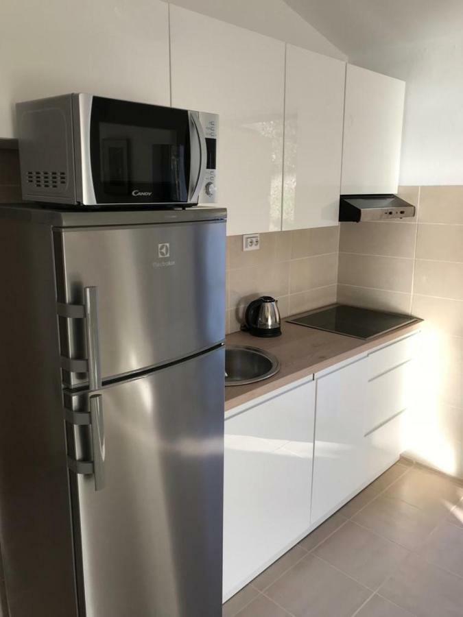 Apartment In Maslinica 70M From The Sea Екстериор снимка