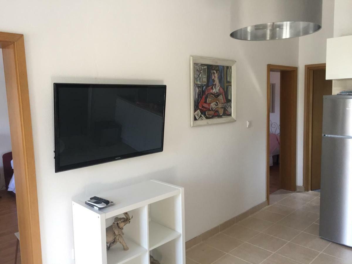 Apartment In Maslinica 70M From The Sea Екстериор снимка